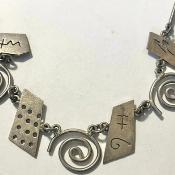 Mexican Sterling silver necklace with cutout designs stamped 925, 17"‎ long - Picture 3 of 4